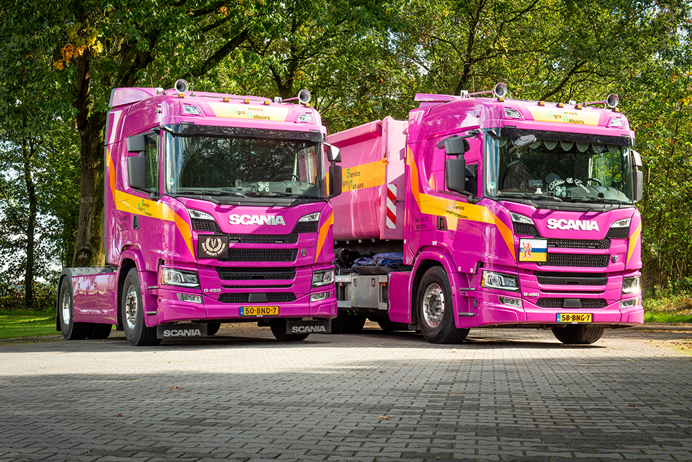 Twee Scania's van Agro Service Nabuurs